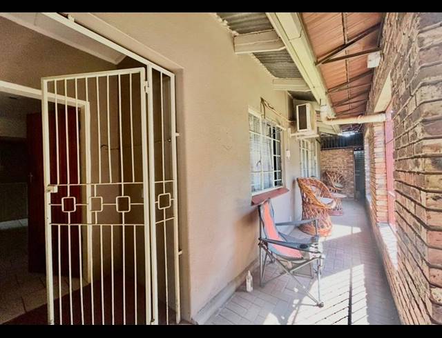 3 BEDROOM HOUSE FOR SALE IN VANDERBIJLPARK CW 5